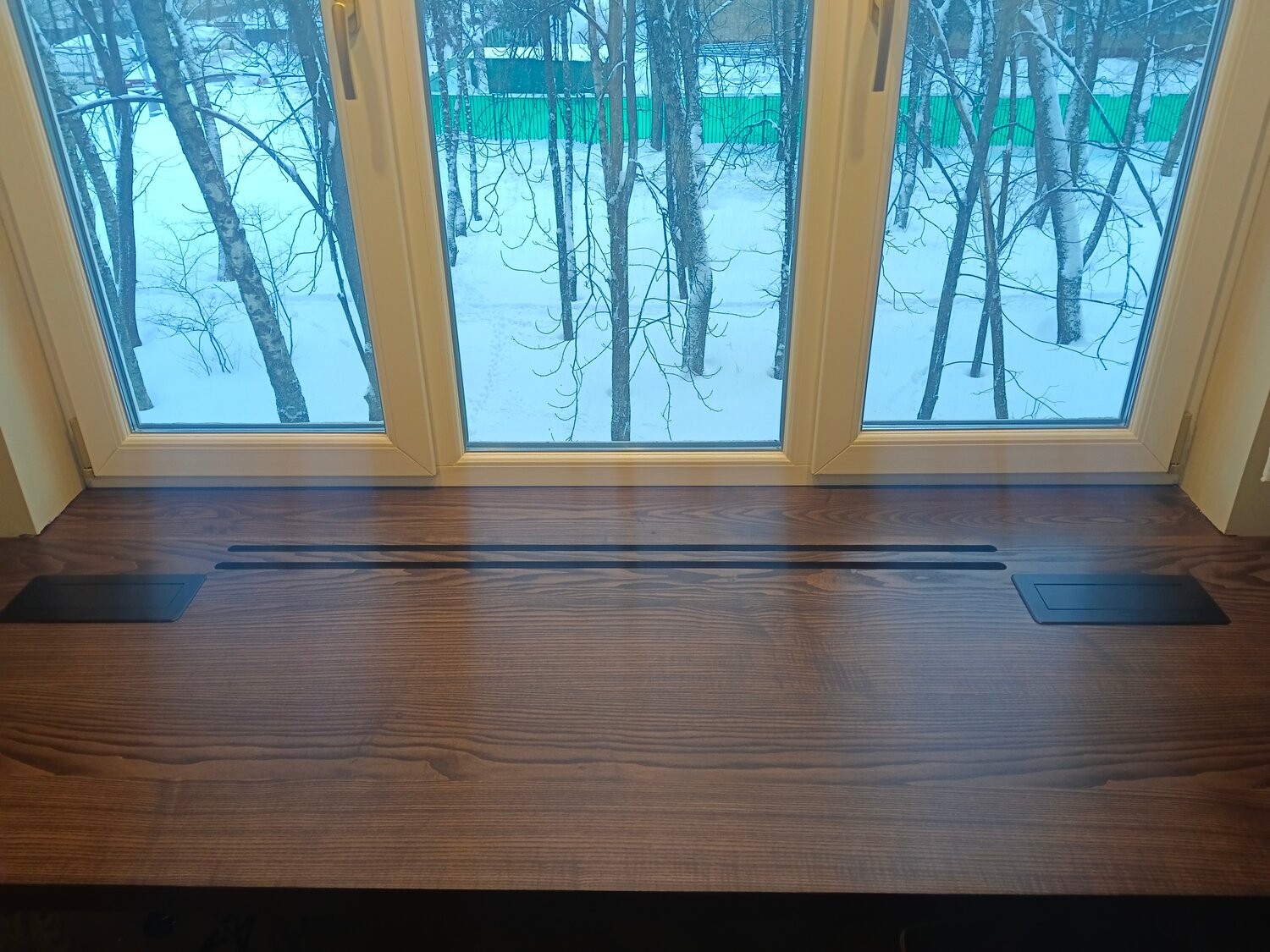 внутрипольный конвектор, подоконник под дерево, подоконник, подоконник дуб, подоконник темный дуб