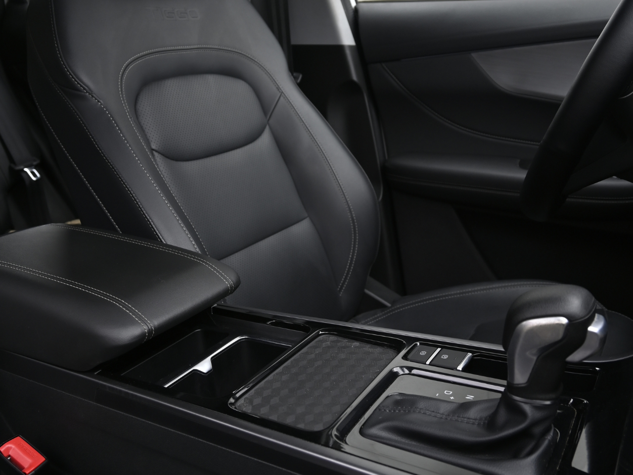задний подлокотник geely atlas, авто, автомобиль, кроссовер geely atlas pro, интерьер автомобиля