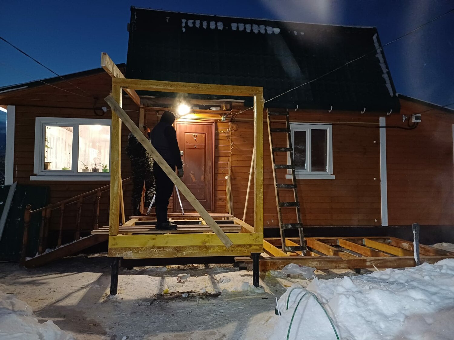 пристрой веранды к дачному дому, пристройка к дому, постройка веранды, дачный дом, строительство веранды