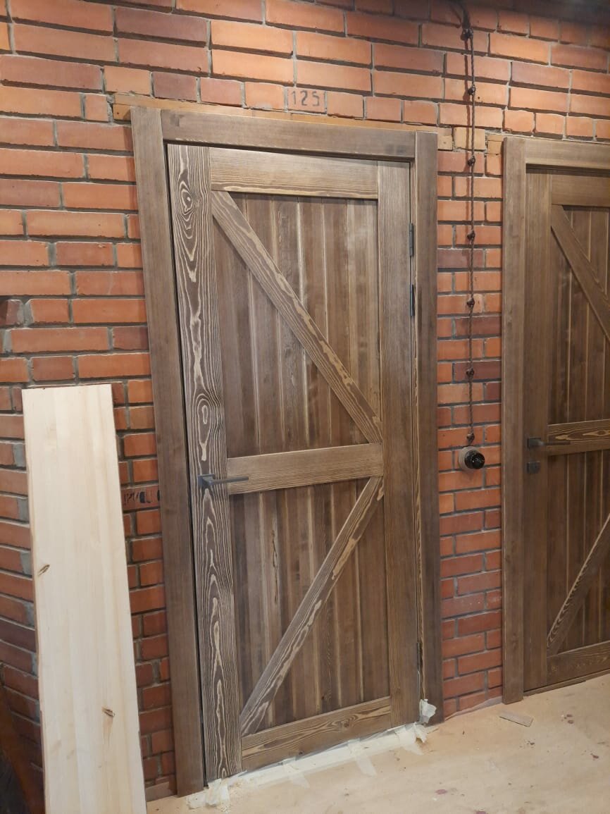 двери в сарай, амбарная дверь barn door 80, деревянная дверь из досок, двери деревянные, деревянная дверь в сарай