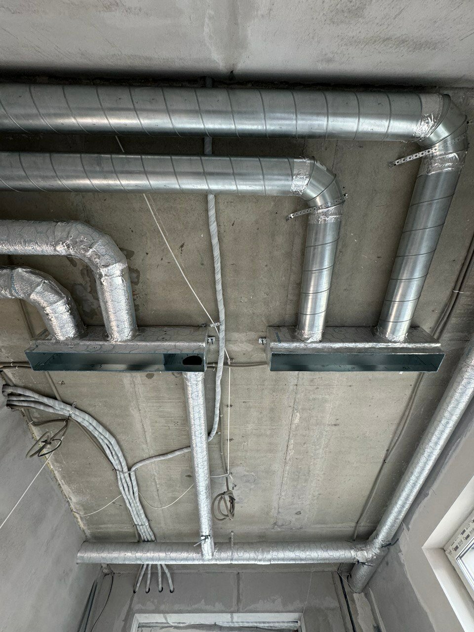 вытяжная вентиляционная система в1, приточно вытяжная система кондиционирования 2в1, монтаж вентиляции, системы вентиляции, приточная вытяжная вентиляция