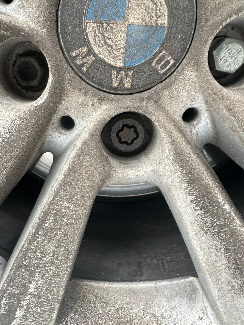 секретка бмв, колеса бмв, секретки bmw f15, секретки бмв f30, секретка bmw x1
