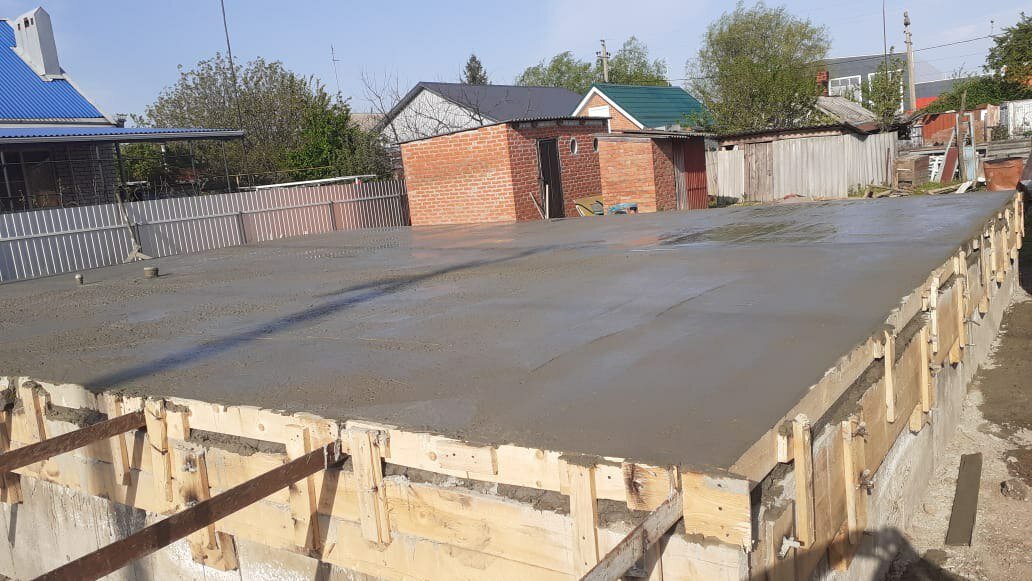 бетонирование фундаментной плиты, монолитный фундамент, заливка бетона, монолитный бетон в15, фундамент