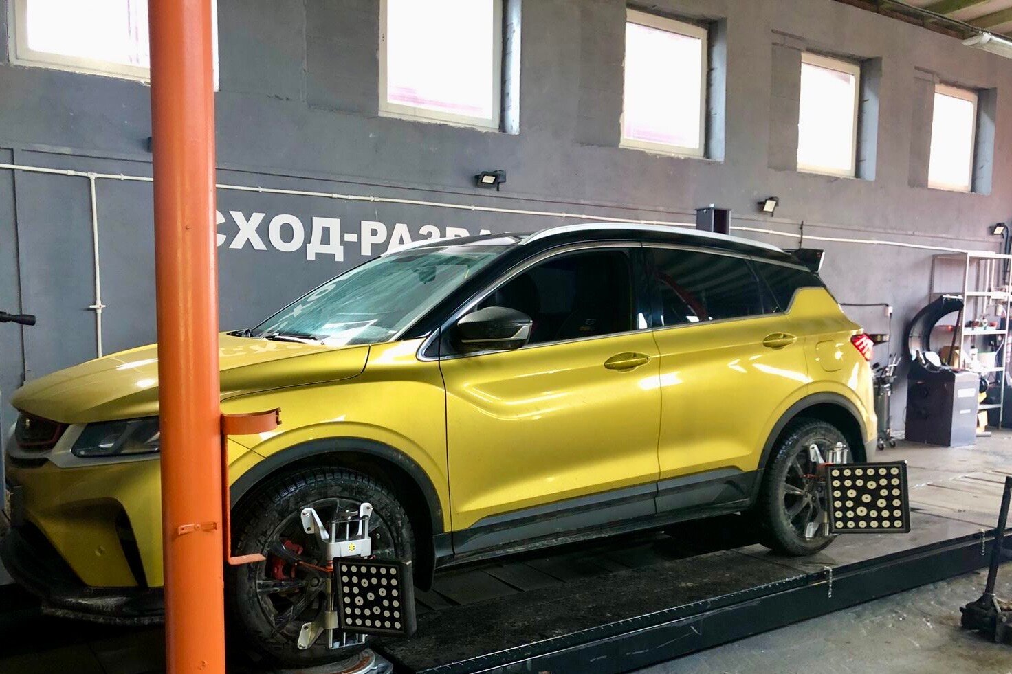 geely coolray желтый, geely coolray 2022, geely coolray, новый geely coolray, новый geely coolray 2022
