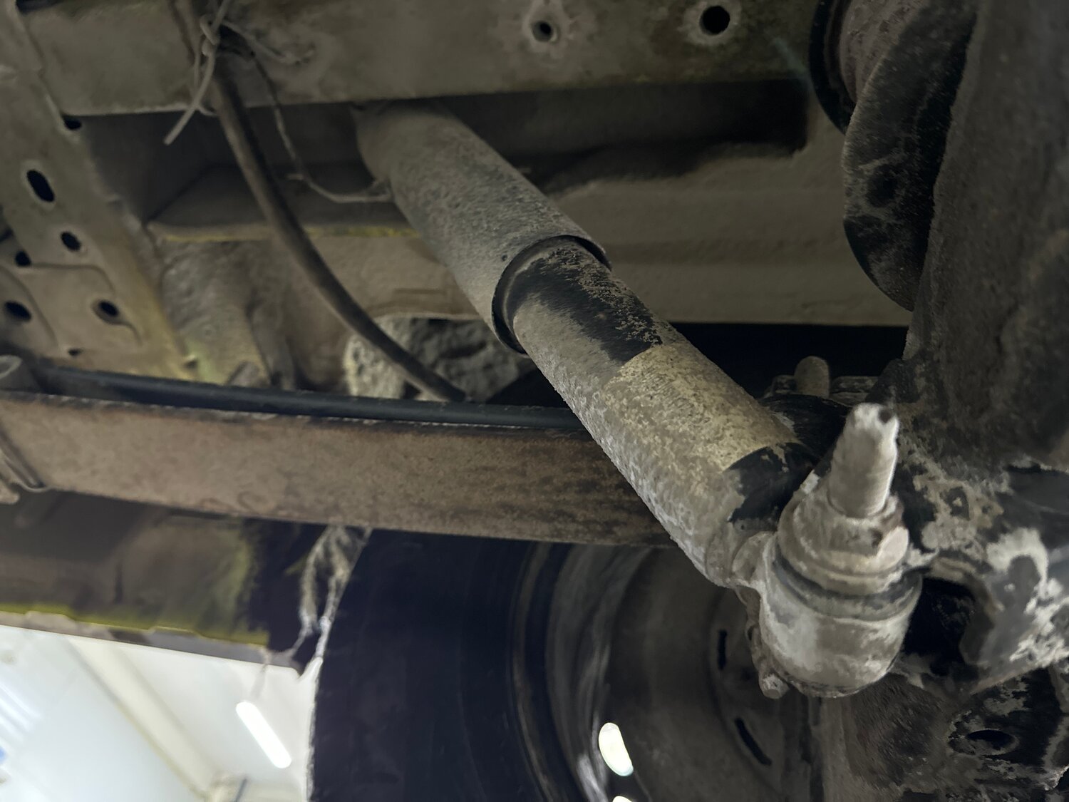 задние амортизаторы опель фронтера а, nissan nv200 задние амортизаторы, перенос задних амортизаторов уаз патриот, замена амортизатора, крепление амортизатора