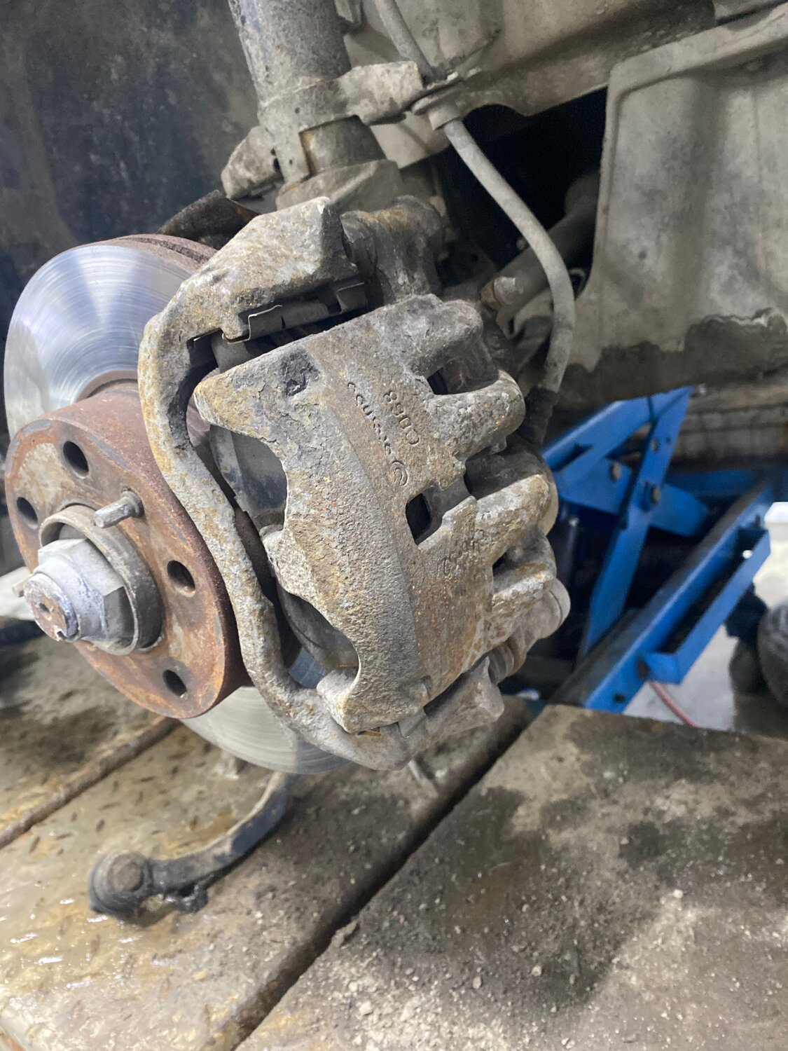 передние тормоза, замена тормозных колодок, замена передних тормозных колодок, рено симбол 1 передние колодки, тормозной суппорт