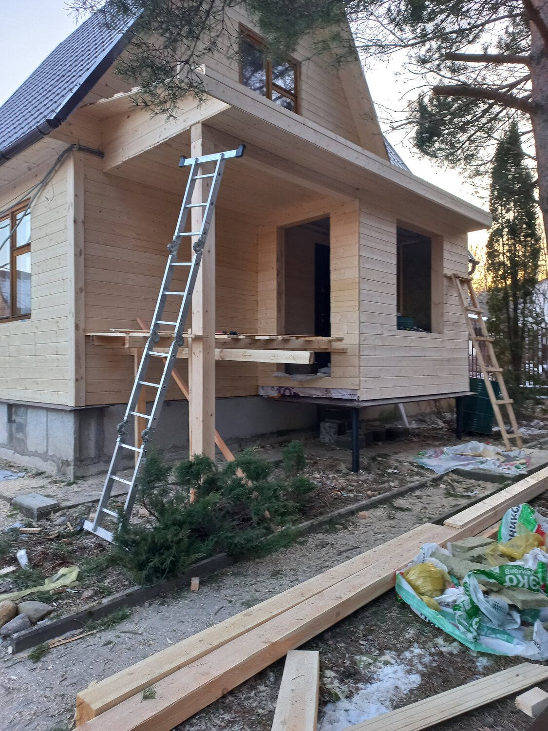 баня 6х6 с мансардой и верандой, каркасный дом 6х9 с мансардой, дачные дома, дачные дома с верандой, дачный угловой дом с верандой