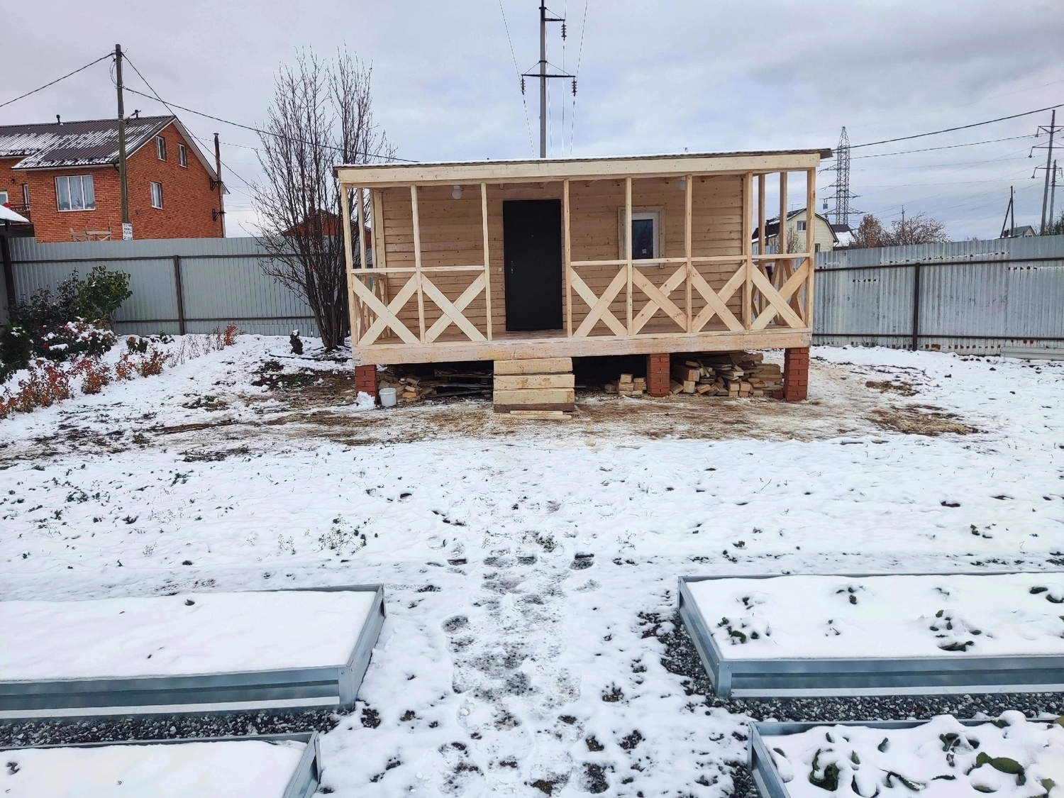 веранда к бытовке, дачная бытовка с верандой, дачный домик с верандой, садовый домик с верандой, дачный домик