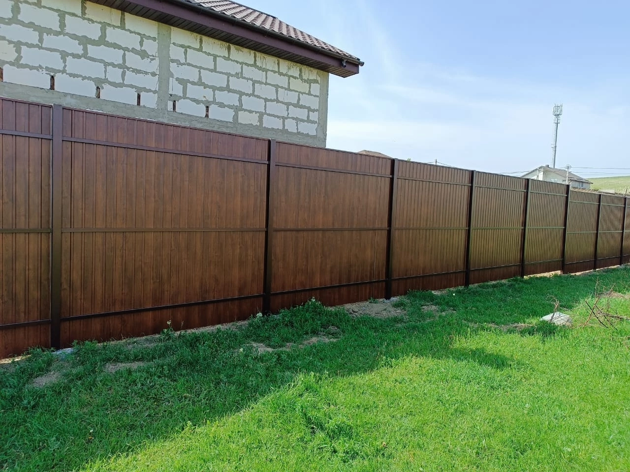 забор из профнастила под дерево, профнастил под дерево для забора, забор из профлиста, забор из профнастила, профнастил принтек под дерево забор