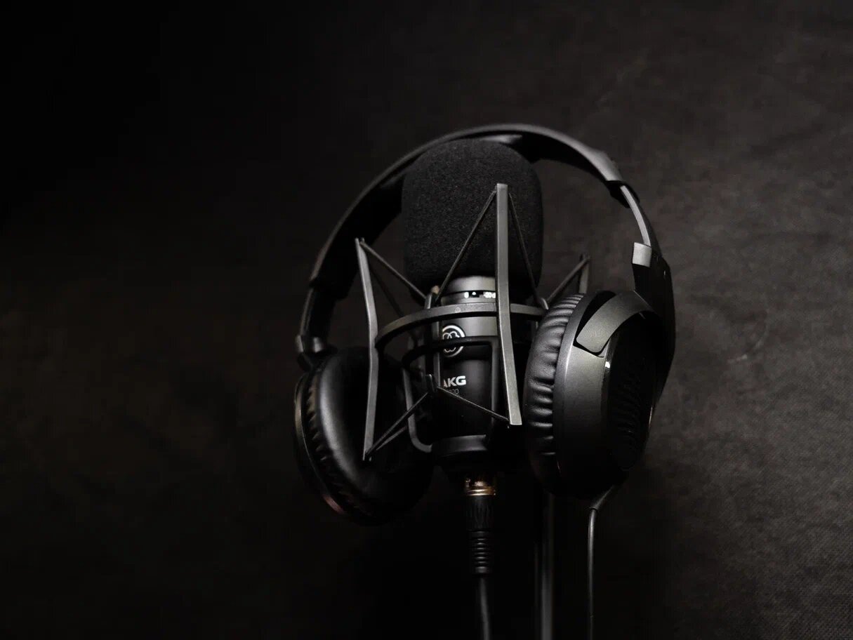 sony microphone c800g, студия звукозаписи little big, студийный микрофон, микрофон в студии, студия звукозаписи