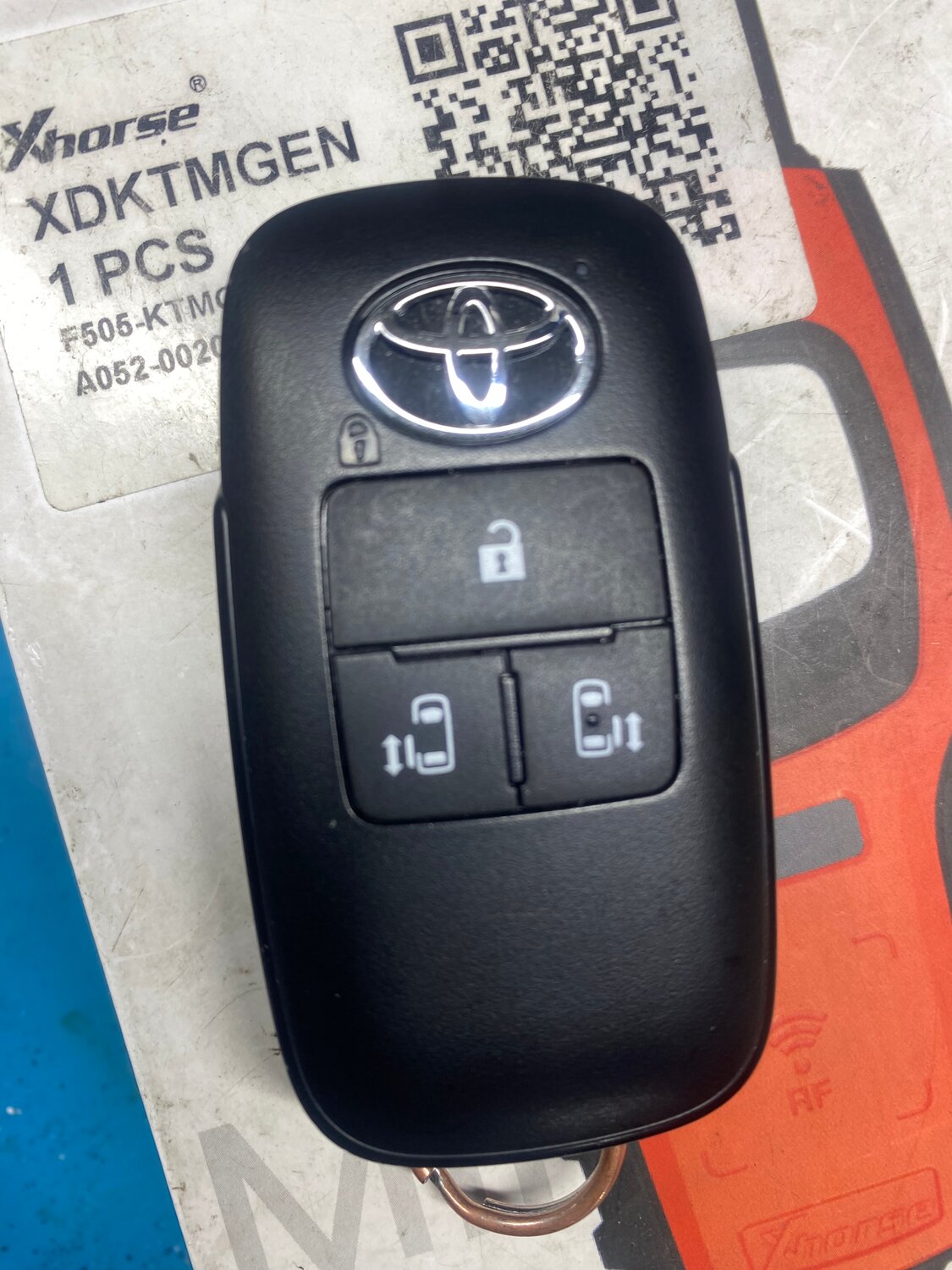 toyota noah ключ, смарт ключ для toyota harrier hybrid, смарт ключ тойота камри 70, ключи тойота, смарт ключ тойота велфаер