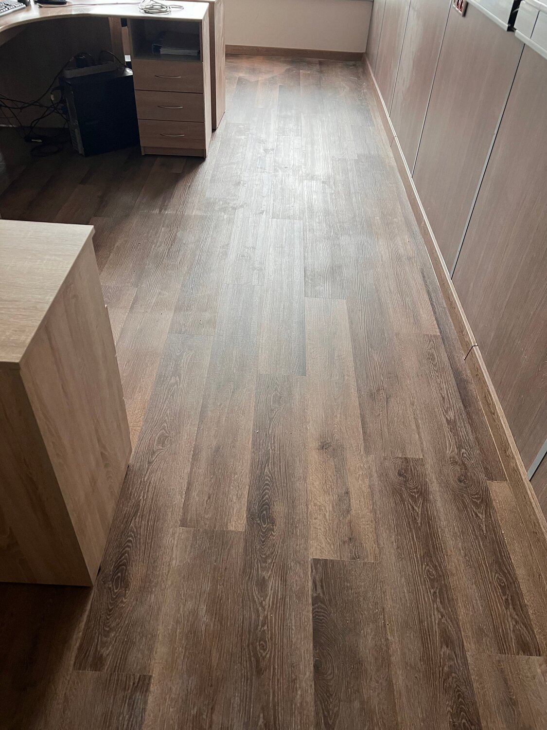 кварц виниловый ламинат, ламинат, крупноформатный кварцвинил, пол из кварцвинила, ламинат на пол