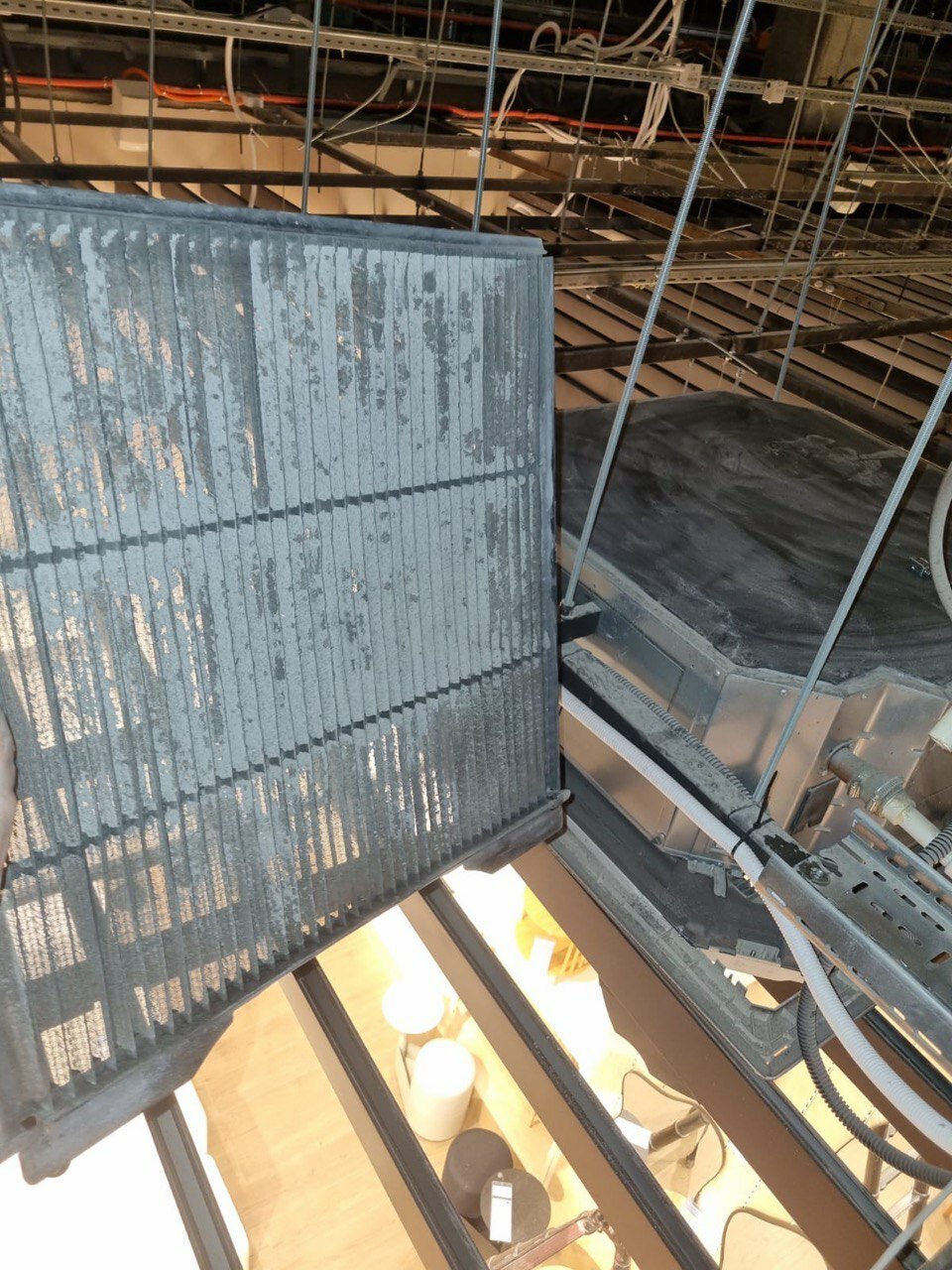 колосники над сценой, здание, вентиляция запотолочного пространства, вентиляции, колосниковый настил в театре