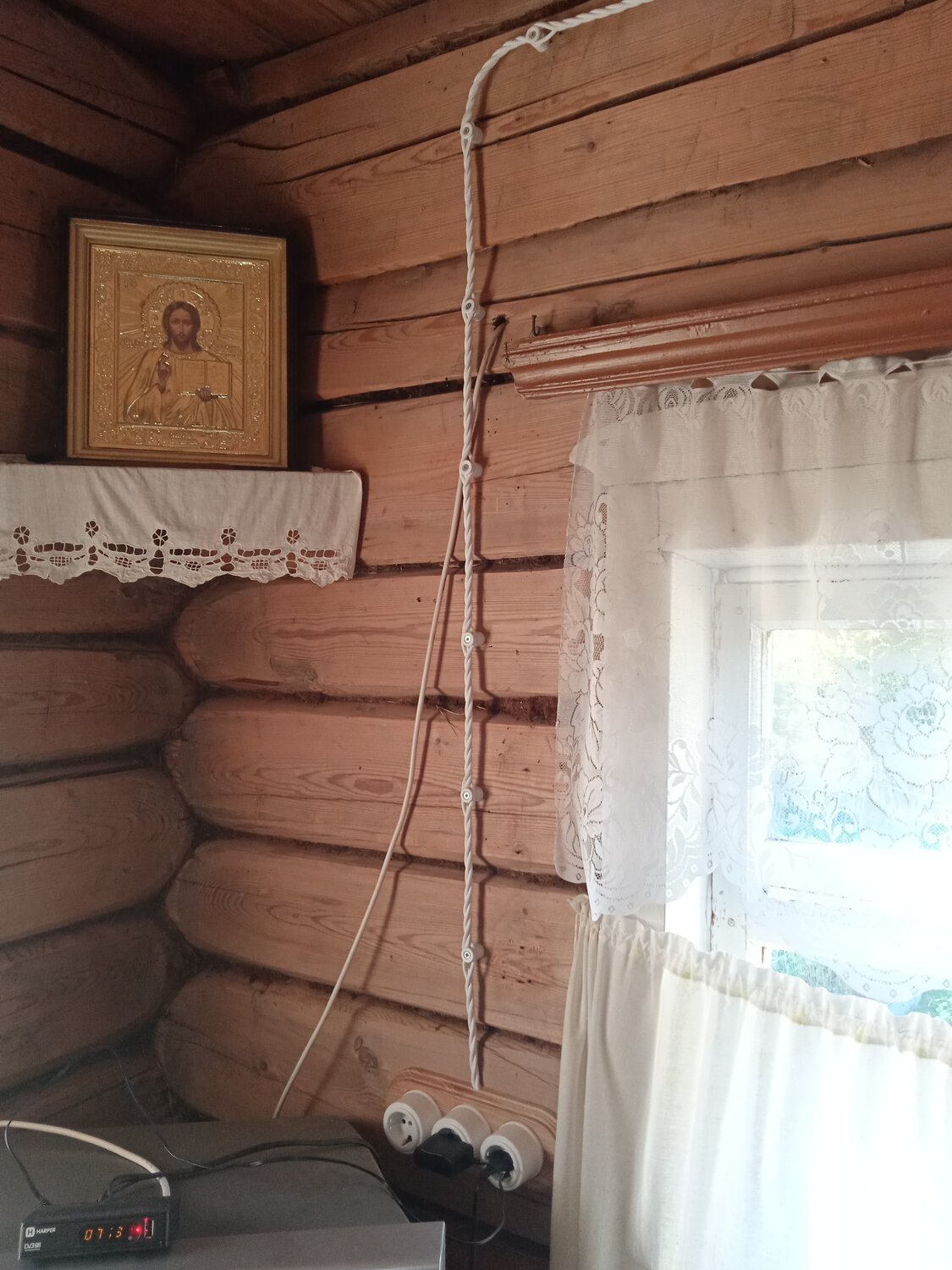 электропроводка в деревянном доме, проводка в деревянном доме, наружная проводка в деревянном доме, наружная электропроводка в деревянном доме, ретро проводка в деревянном доме