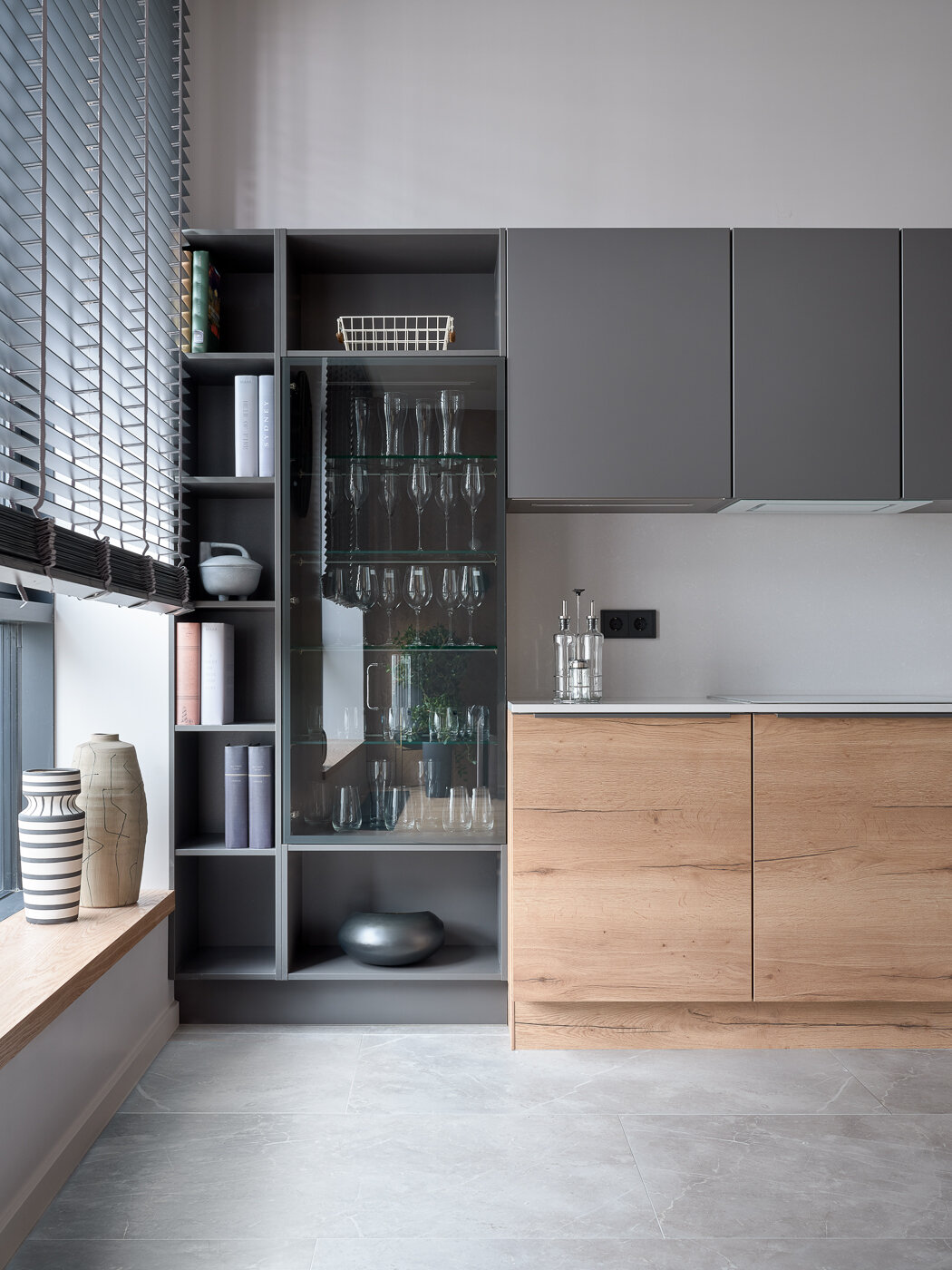 Интерьер монохромной кухни