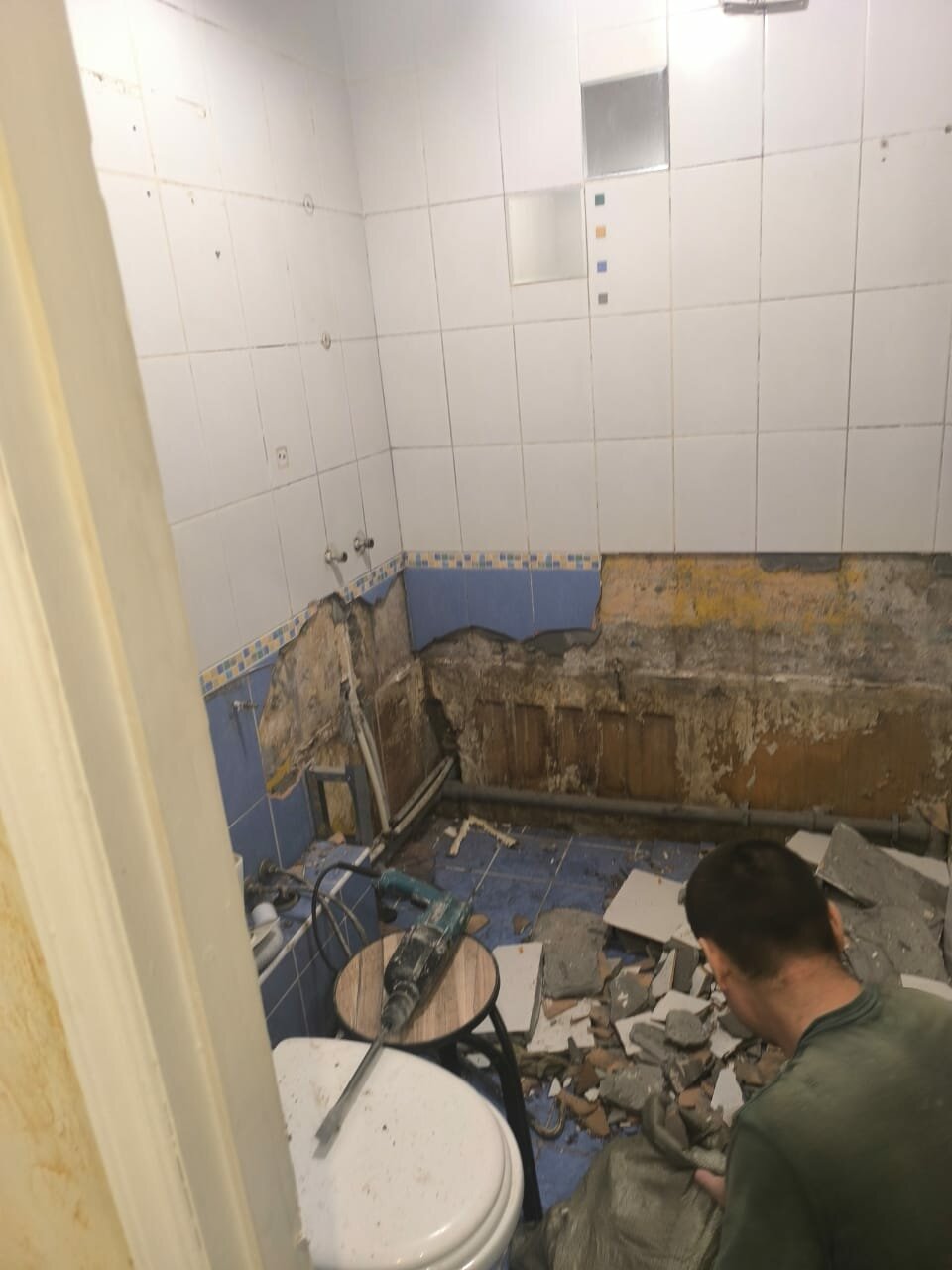 демонтаж ванной комнаты, демонтаж ванной, демонтаж ванны, ремонт ванная комната, демонтаж санузла в панельном доме