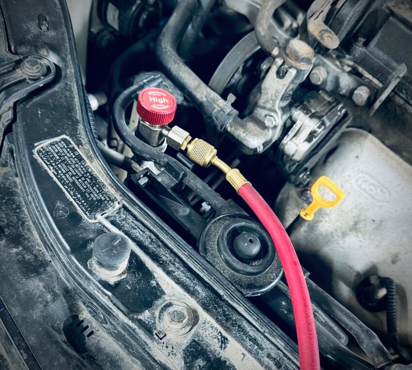 заправочный штуцер кондиционера sportage, хендай матрикс заправочные штуцера кондиционера, заправка кондиционера в автомобиле, заправка кондиционера, соренто заправочные штуцера кондиционера