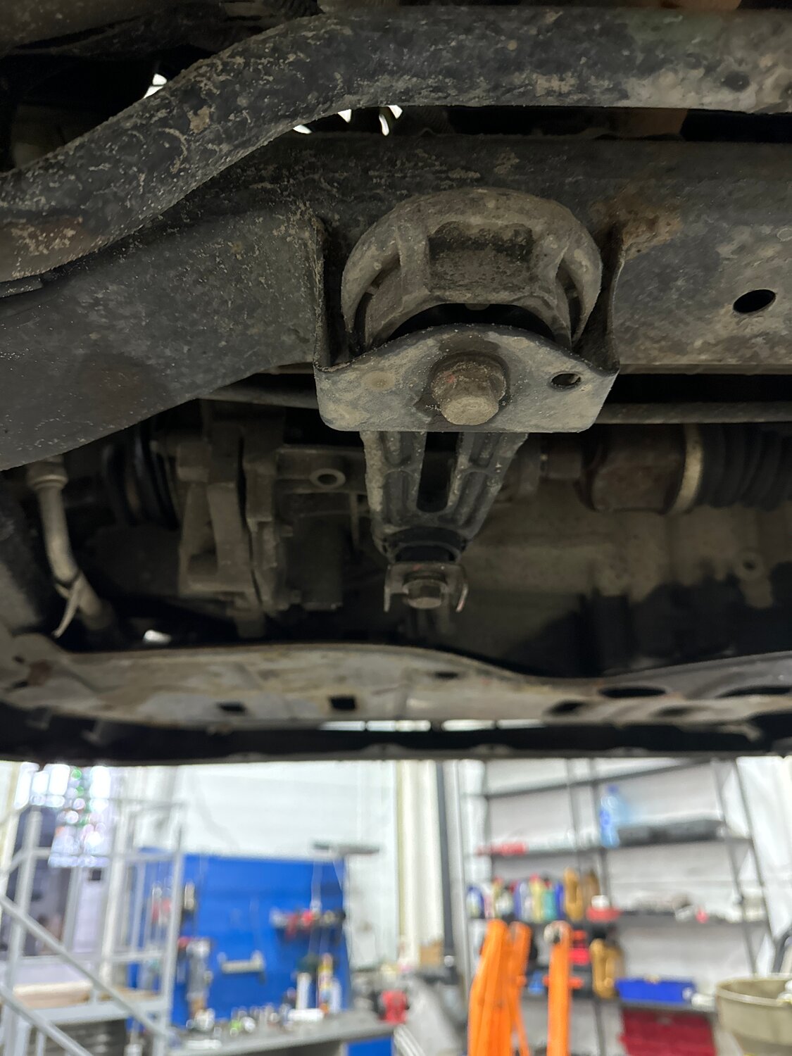 опора двигателя lada vesta, нижняя опора двигателя лада х рей, задний подрамник шкода октавия а5, нижняя опора двигателя ниссан кашкай j10 1.6, нижняя опора двигателя лада веста