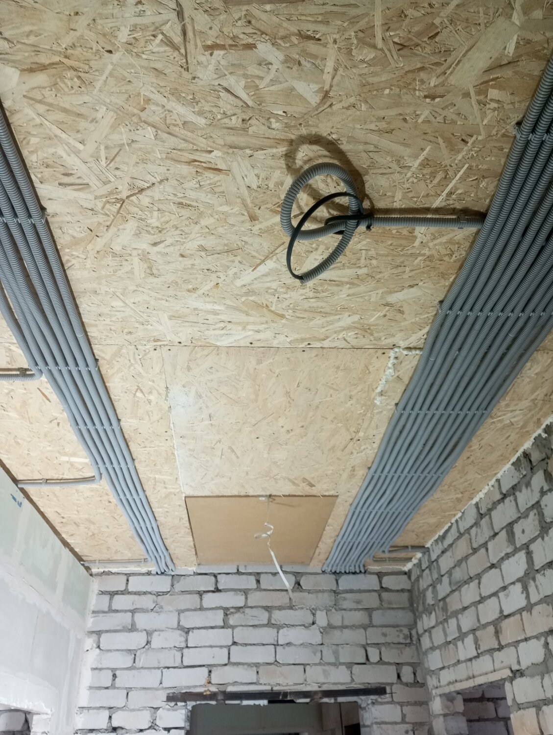 монтаж электропроводки, монтаж электропроводки в доме, электромонтаж под ключ, электрика в каркасном доме, электропроводка по потолку в частном доме