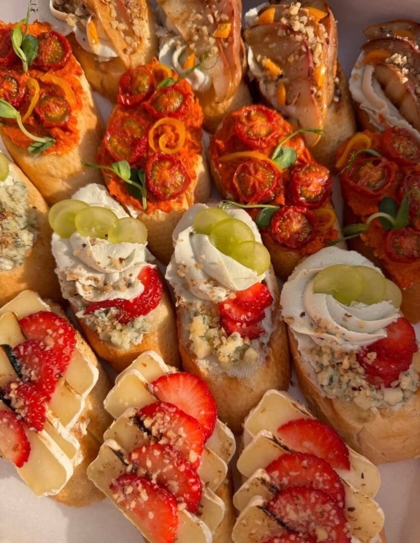 ассорти брускетт, брускетты ассорти, закуска, вкусная закуска, фуршетные закуски