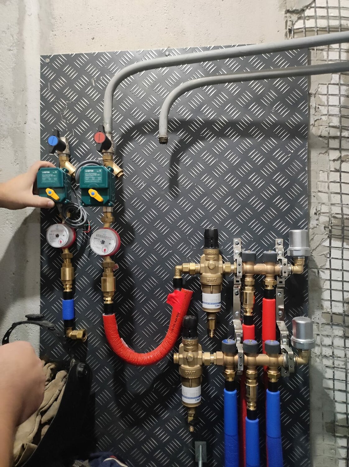 коллекторный узел водоснабжения рехау, коллекторный узел водоснабжения, коллекторный узел водоснабжения гребенка, коллекторная разводка водоснабжения, коллекторный узел водоснабжения в квартире