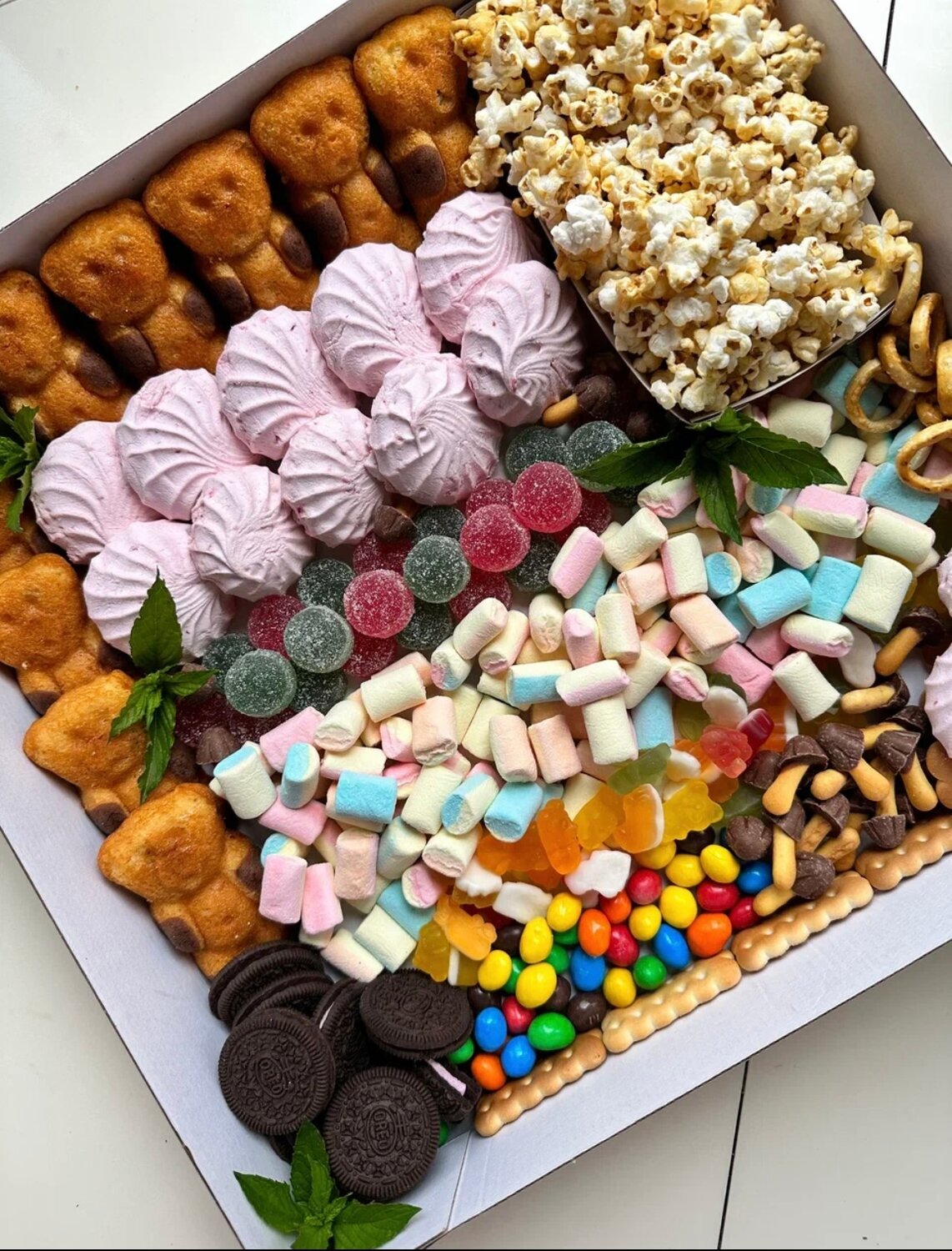 сладости, много сладостей, закуски на вечеринку, набор сладостей, еда для вечеринки