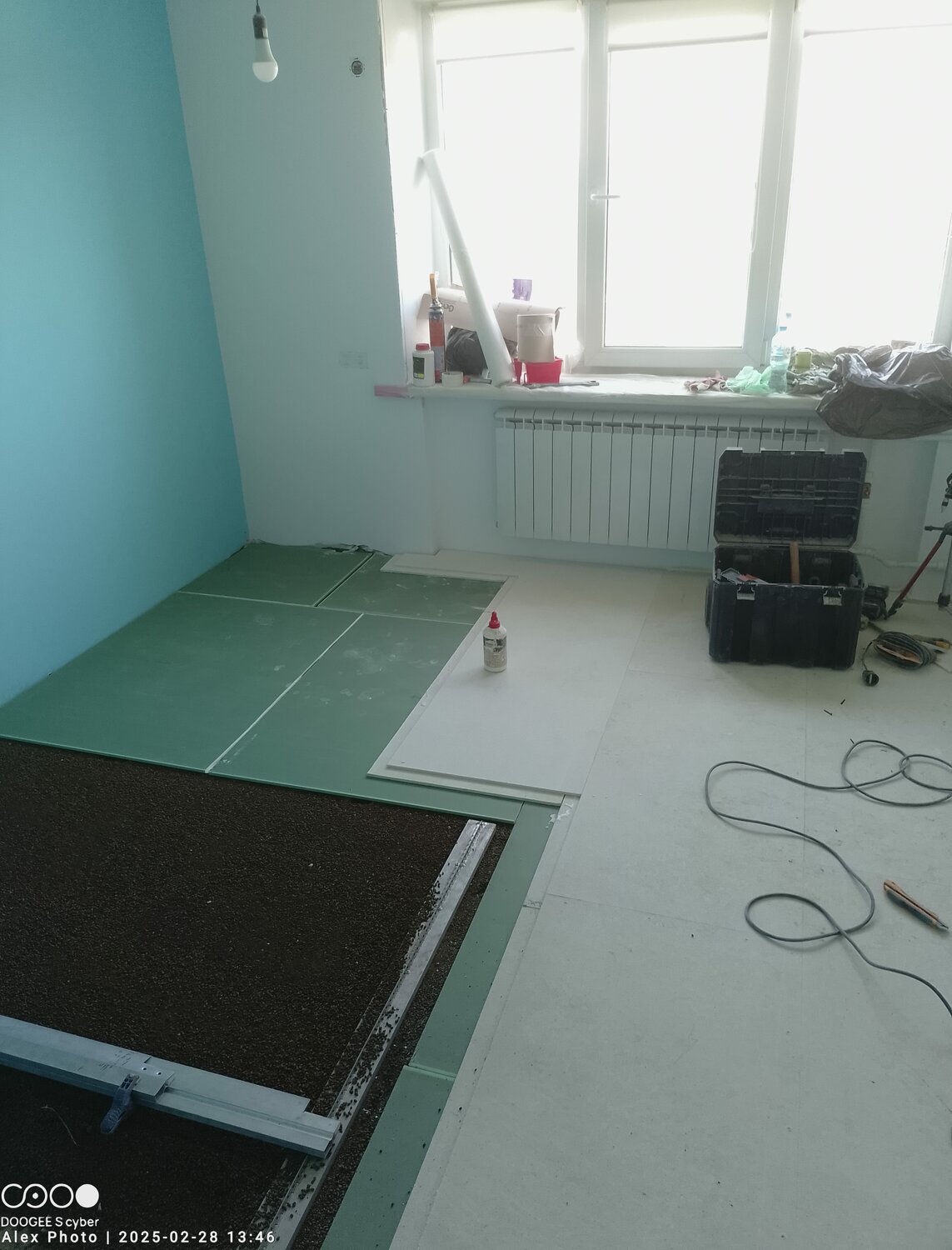 укладка подложки под ламинат, хвойная подложка под ламинат, плита вдспш quickdeck professional 1830*600*22мм, полы кнауф, гвл для пола