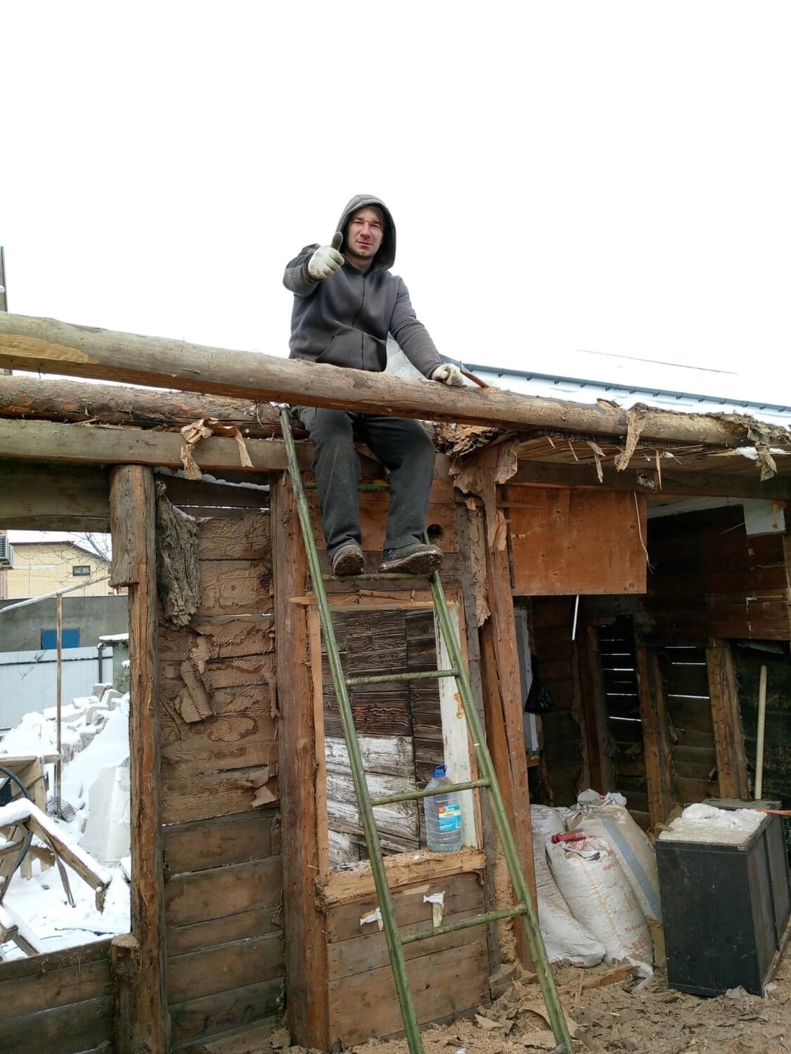 жизнь в деревне, пристрой из бруса к деревянному дому, сарай для крс, домик дачный, туалет дачный