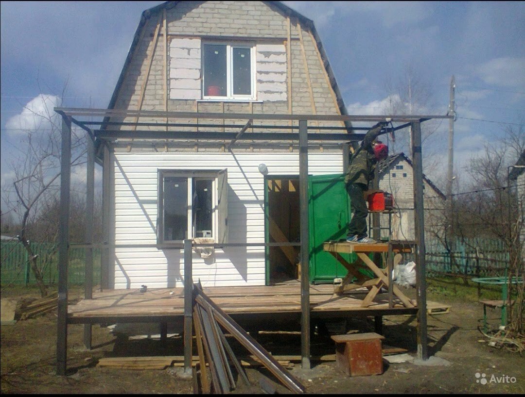 пристрой веранды с балконом к дачному дому, пристрой к дачному домику, дачные дома, строительство дачных домов, пристрой к дачному домику с крышей