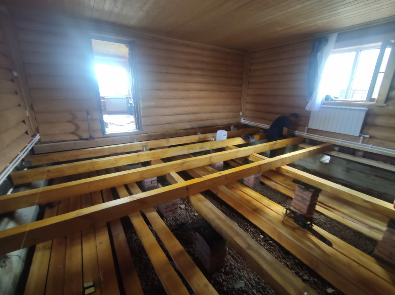 черновой пол в деревянном доме, пол в деревянном доме, лаги пола из бруса 150х50, замена пола в деревянном доме, сруб лаги пола 200*100