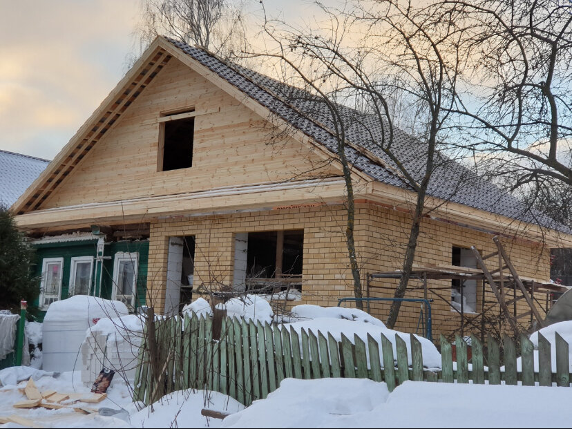 Монтаж кровли из металлочерепицы