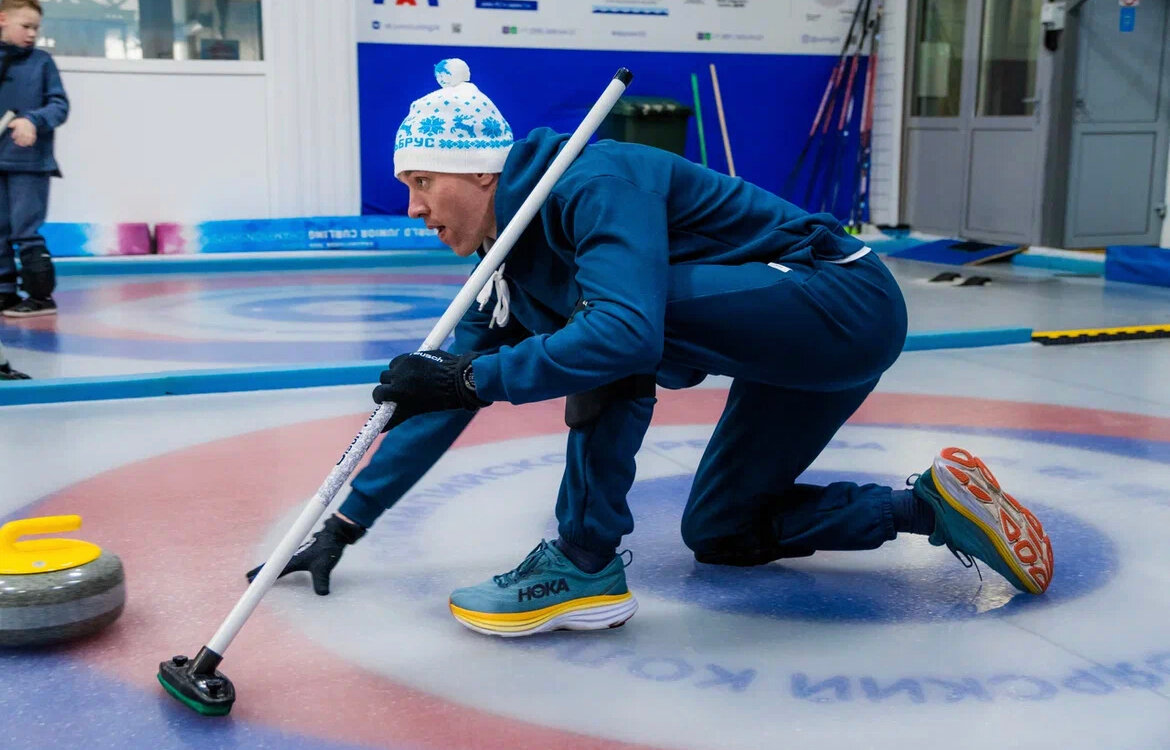 вид спорта керлинг, спорт керлинг, соревнование по кёрлингу, игра в керлинг, кёрлинг холл