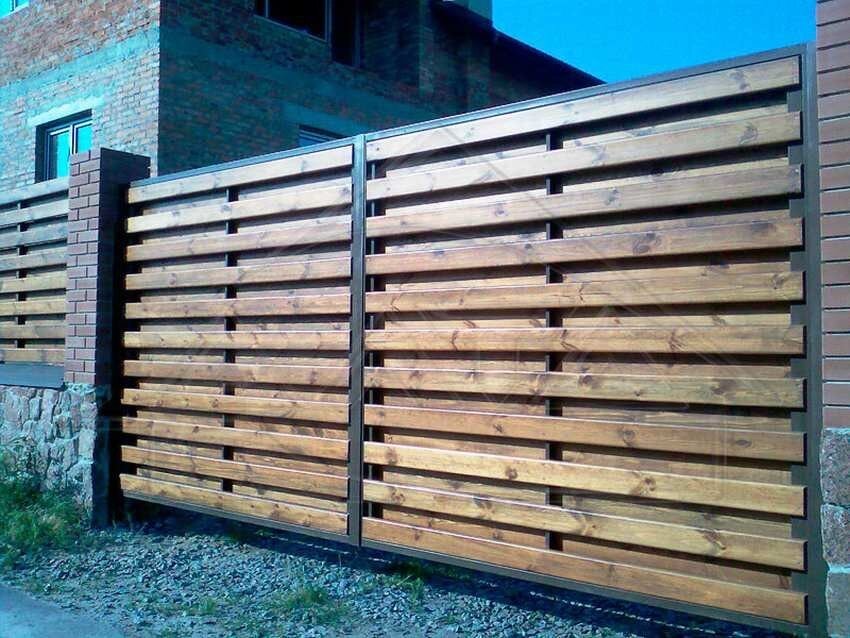 деревянный забор горизонтальный, горизонтальный забор из досок, деревянные заборы, заборы и ограждения для дома, деревянные заборы для дачи