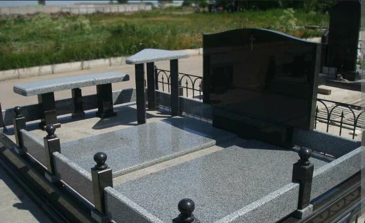 гранитный комплекс на кладбище, гранитные памятники на могилу, гранитные памятники, гранитные комплексы на могилу, надгробные памятники