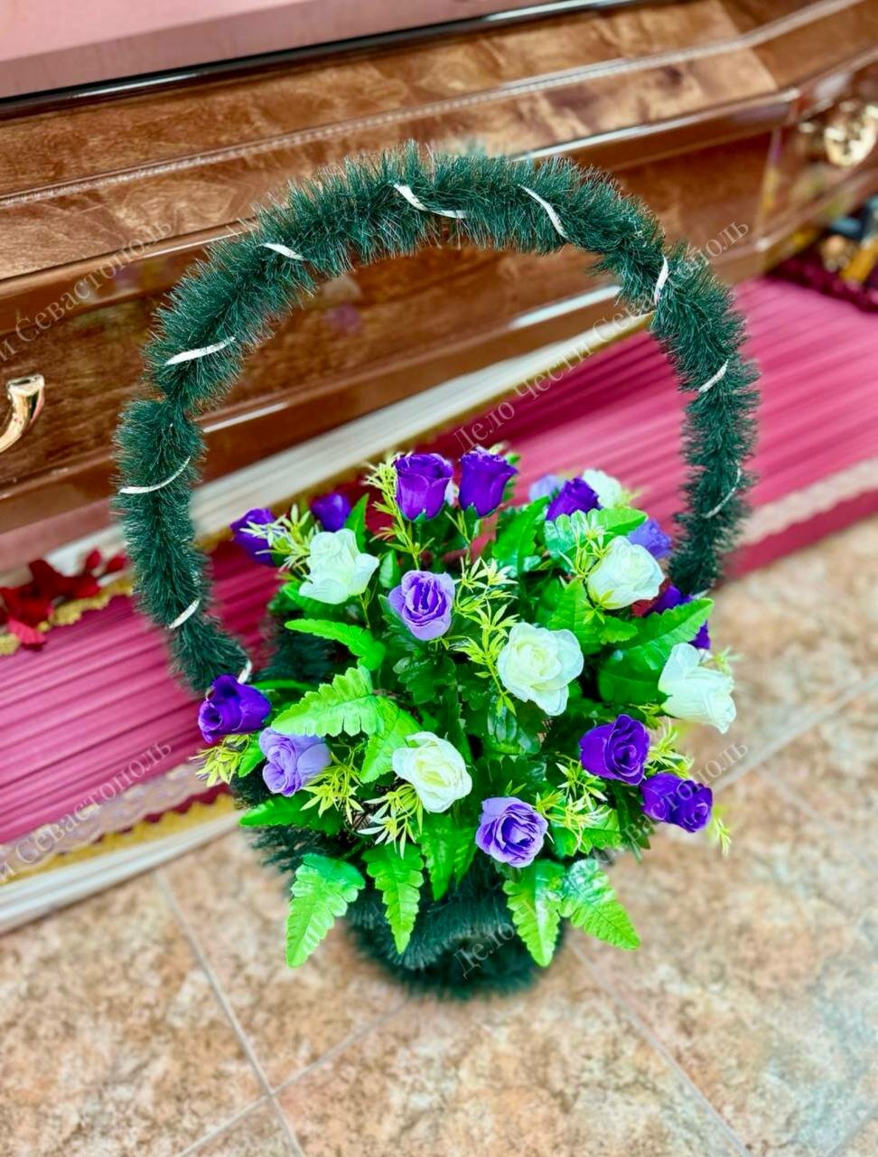 корзина ритуальная из искусcтвенных цветов, корзина ритуальная, ритуальные корзинки, ритуальные венки, корзина с искусственными цветами на кладбище