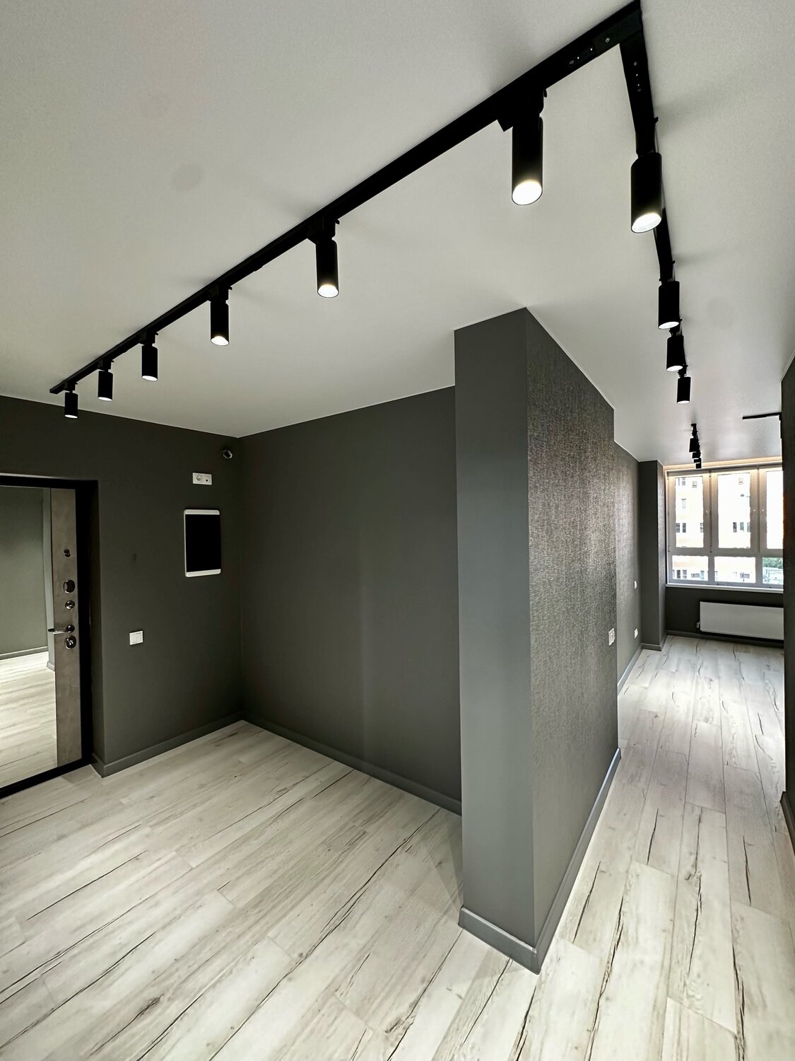 трековые системы освещения, трековые светильники в интерьере, ремонт квартир под ключ, дизайнерские ремонты, интерьер комнаты