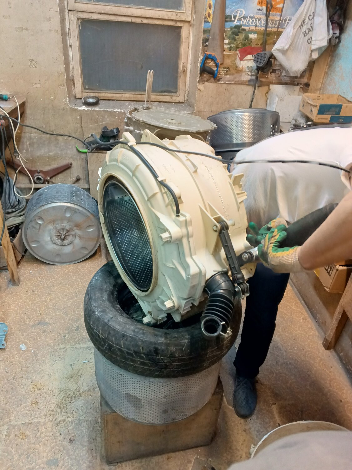 бак стиральной машины, распил бака стиральной машины индезит, стиральная машина барабан, замена подшипника в стиральной машине, барабан стиральной машинки