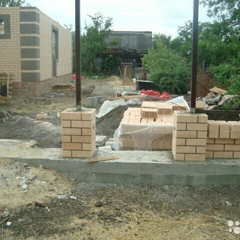 кладка, кирпич для возведения стен, кирпичная кладка, кладка ракушняка в полкамня, кирпичная колонна 510х510