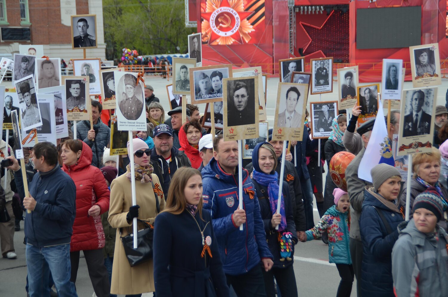 бессмертный полк, день победы бессмертный полк новосибирск, бессмертный полк 2017, шествие бессмертного полка челябинск, пл куйбышева бессмертный полк