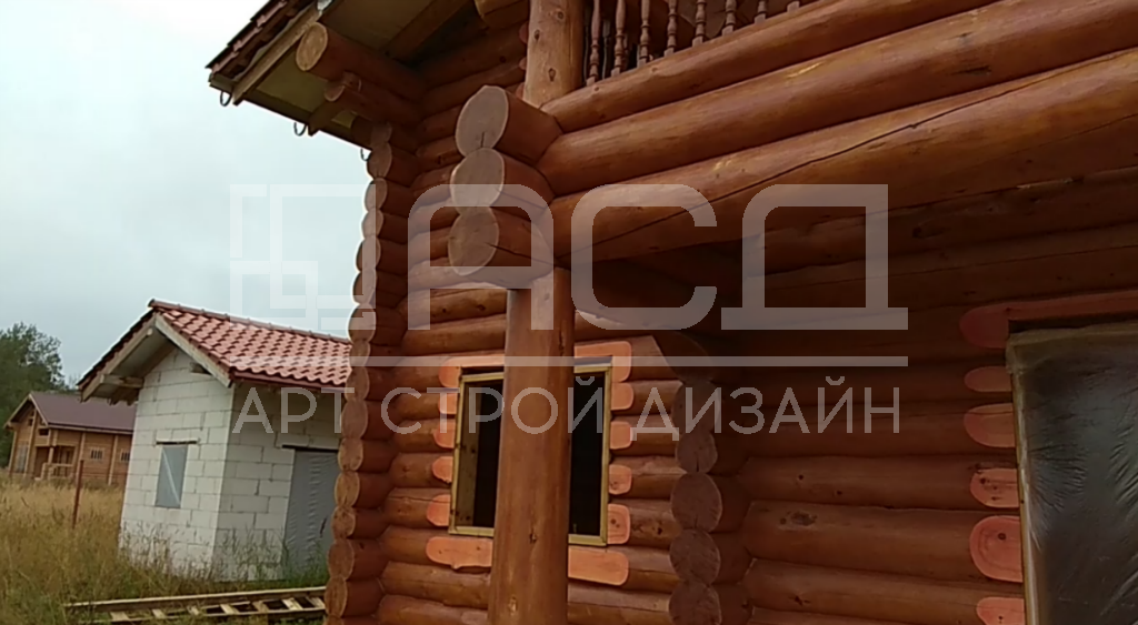 сруб, деревянный дом, отливы в доме из оцилиндрованного бревна, сруб дома ручной рубки, строительство деревянного дома