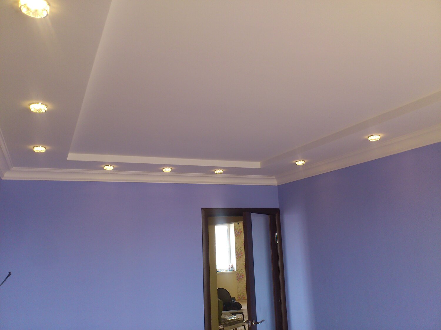 потолок из гипсокартона, гипсокартонные потолки, потолок, подвесные потолки, потолок из гипсокартона в квадратной комнате