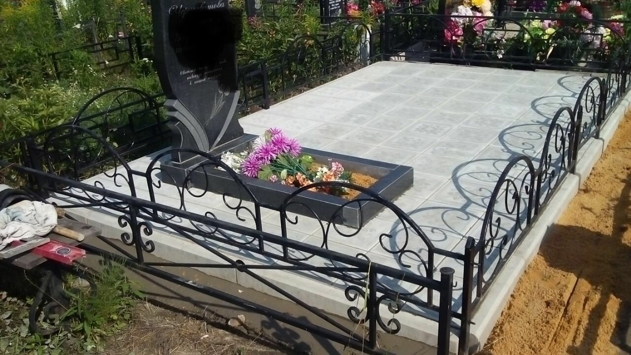благоустройство могил новокузнецк, ограда вокруг могилы, благоустройство могилы сиян на кладбище, благоустройство могилы амк22, ограда и цветник на могилу