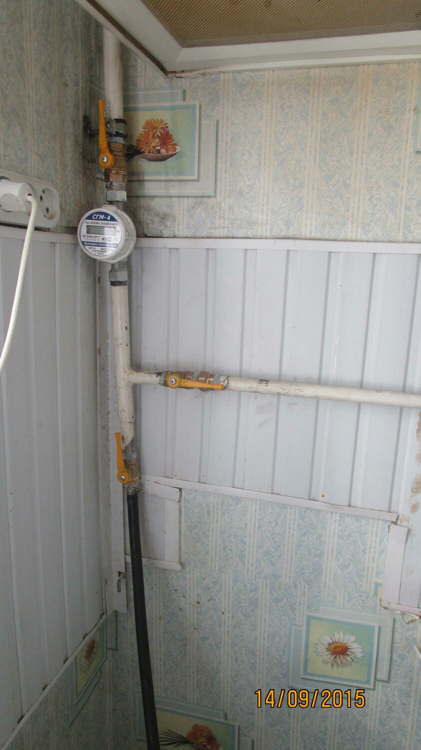 газовые счетчики в хрущевках, газовый счетчик на кухне, квартира, газовая труба в новостройке, счётчик газа