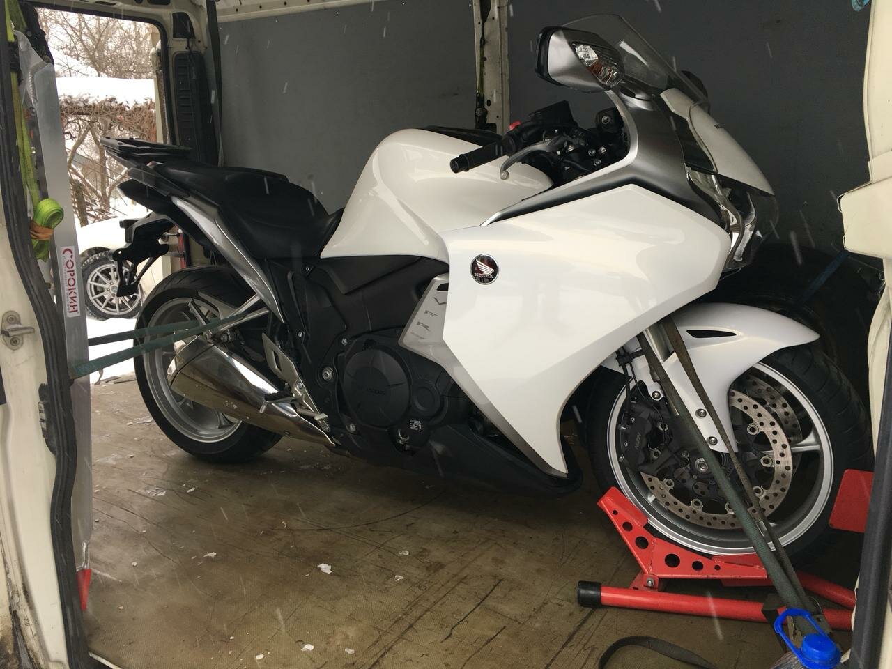 honda vfr 1200 белый, honda vfr1200f, honda vfr, honda cbr600rr белая, хонда вфр 1200 белый