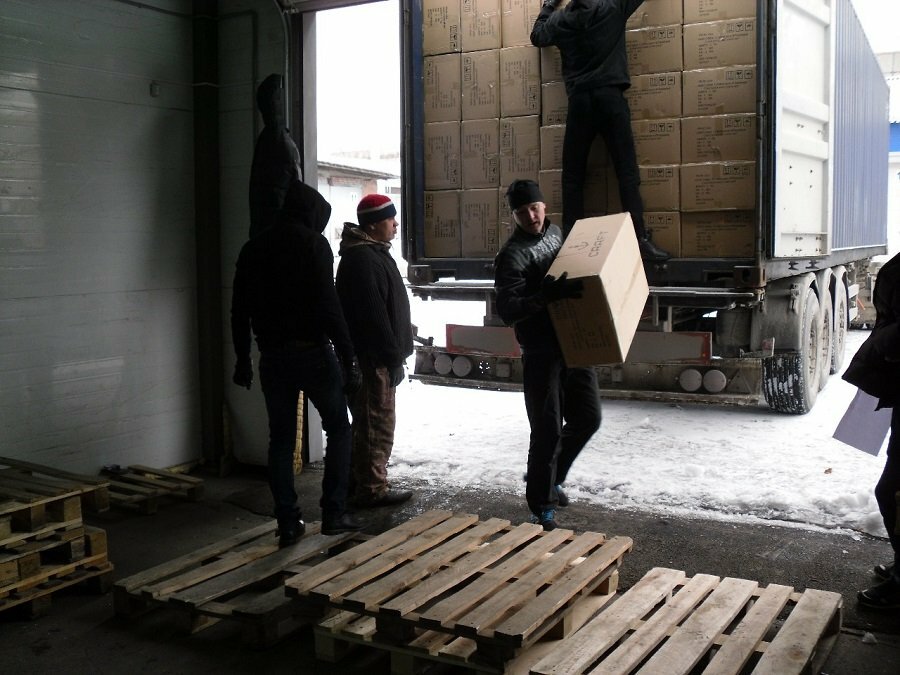 разгрузка товара, грузчик, грузчики за работой, грузчики новосибирск, работа грузчиком