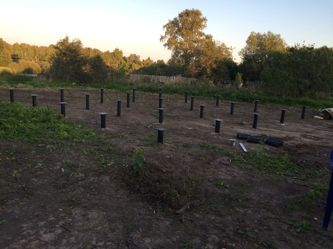 сваи, винтовые сваи, винтовые сваи свайный куст, свайное поле винтовые сваи, фундамент на сваях для забора