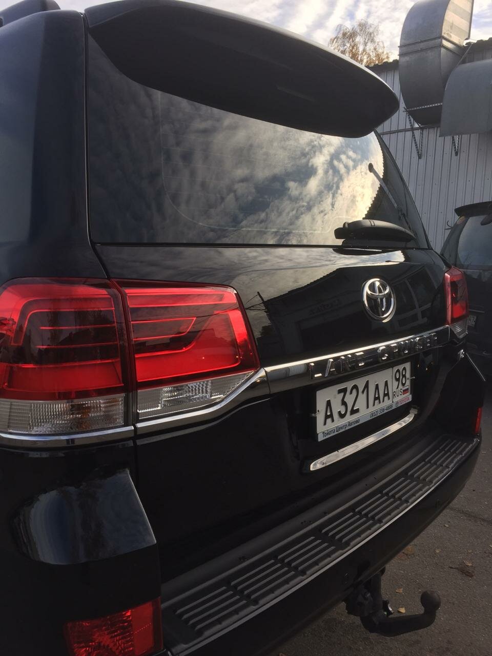 toyota land cruiser, спойлер toyota land cruiser 200 2016, toyota land cruiser 200 спойлер wald, спойлер под стекло ленд крузер 200, спойлер снятый тойота ленд крузер 200