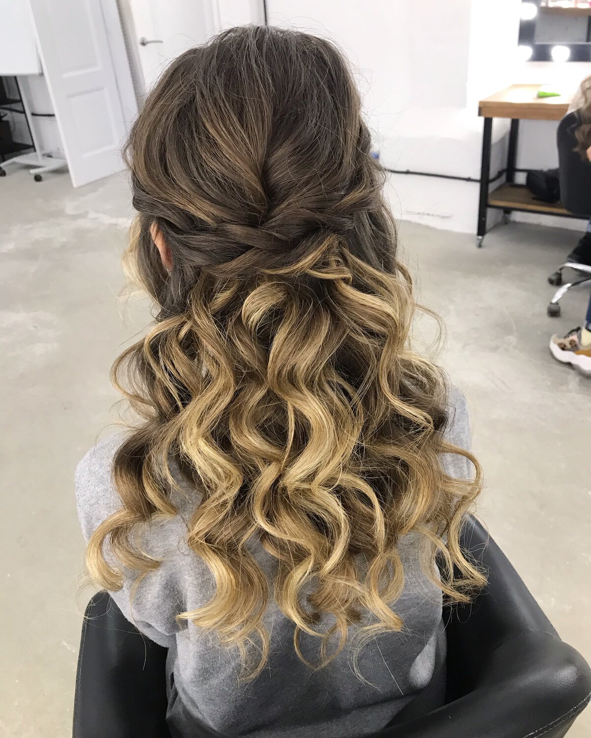 кудри, hair, курс локоны инстаграм, hair up, вечерние причёски с бебелис