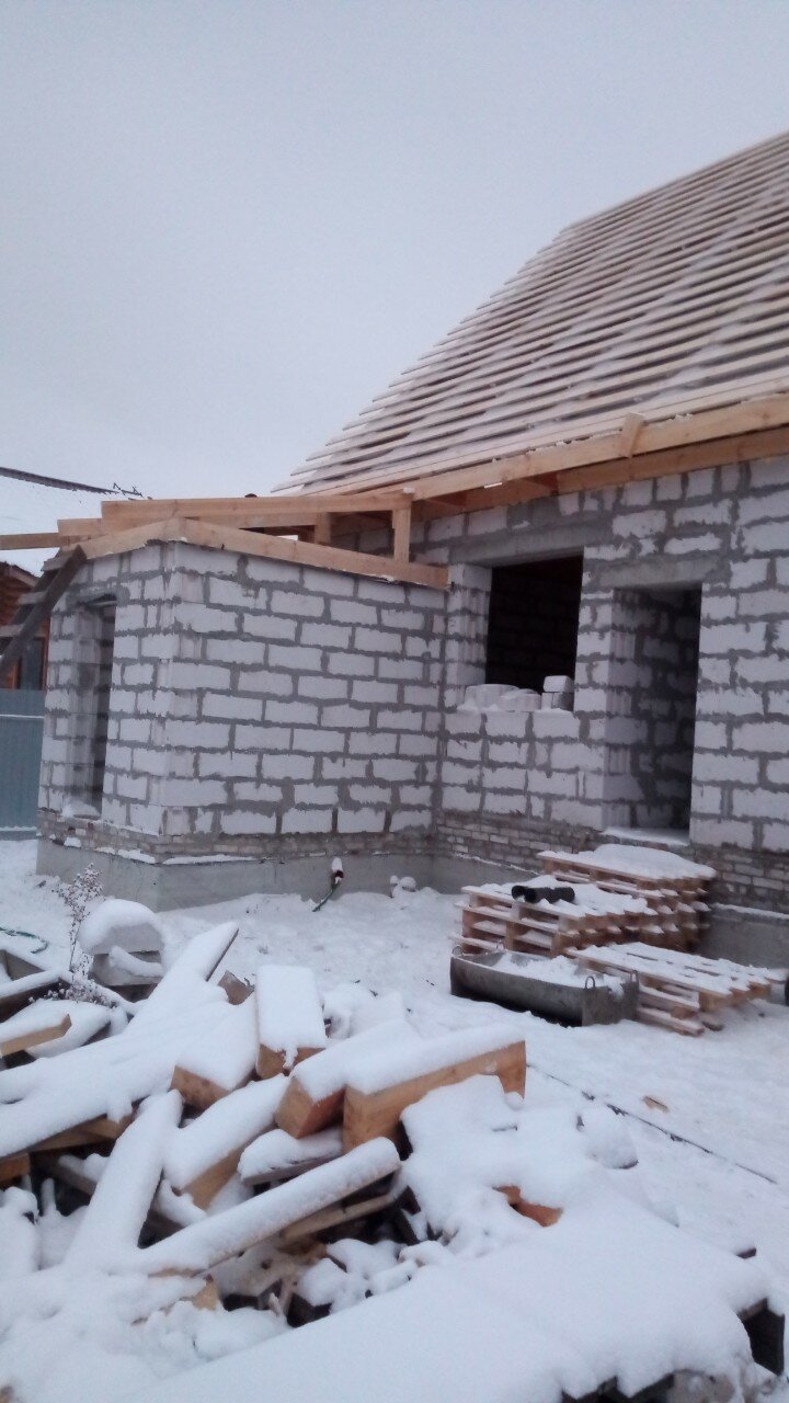 пеноблок, дом из газосиликата, дачный домик из сибита, двухскатная крыша для дома из газобетона, хозблок из пеноблоков мурлат