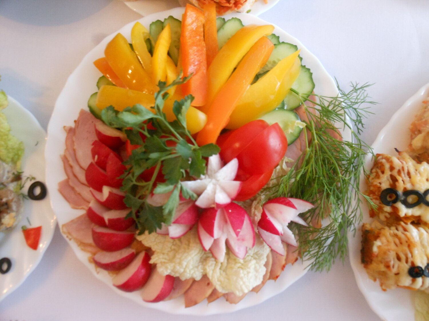 украшения блюд, закуска, еда, праздничные блюда, салаты и закуски